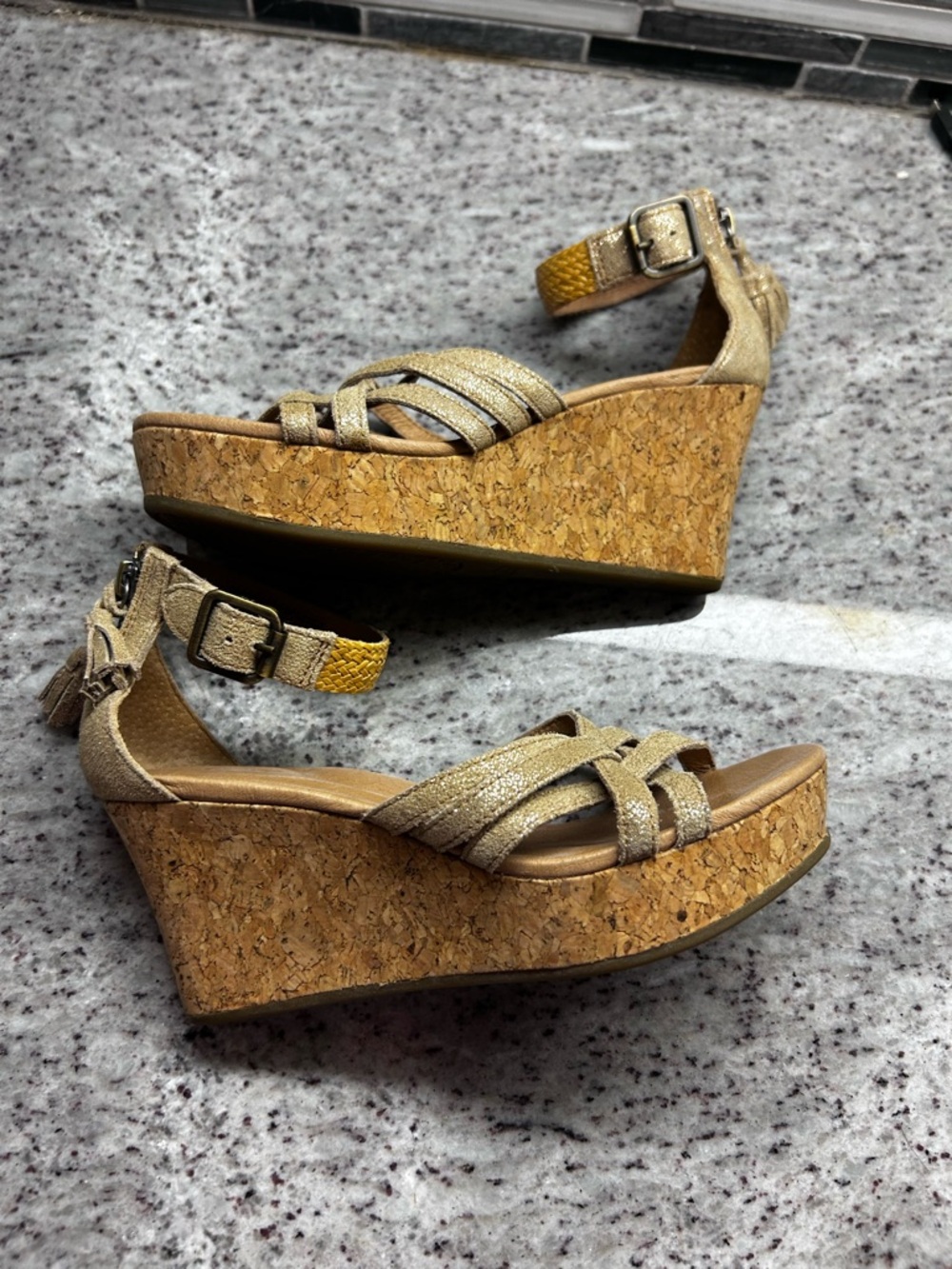 Ugg Lillie Wedge Sandals in Metallic Gold with Cork Platform size 6